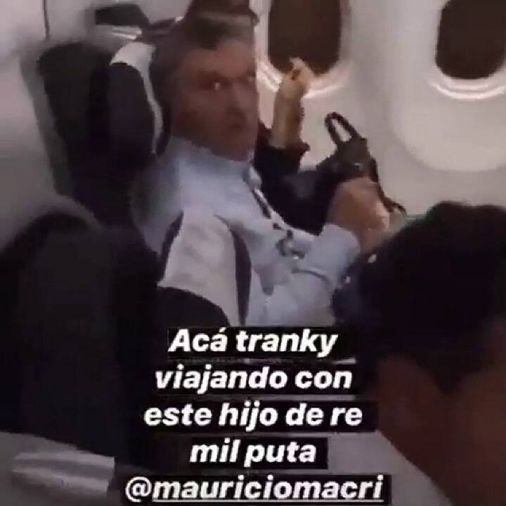 Usuaria de Instagram increpó a Mauricio Macri en un vuelo - Fuente: Instagram