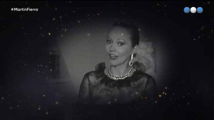 Natalia Oreiro cantó en el homenaje de los Martín Fierro