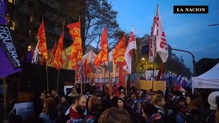 Marcha Ni una menos, multitud frente al Congreso