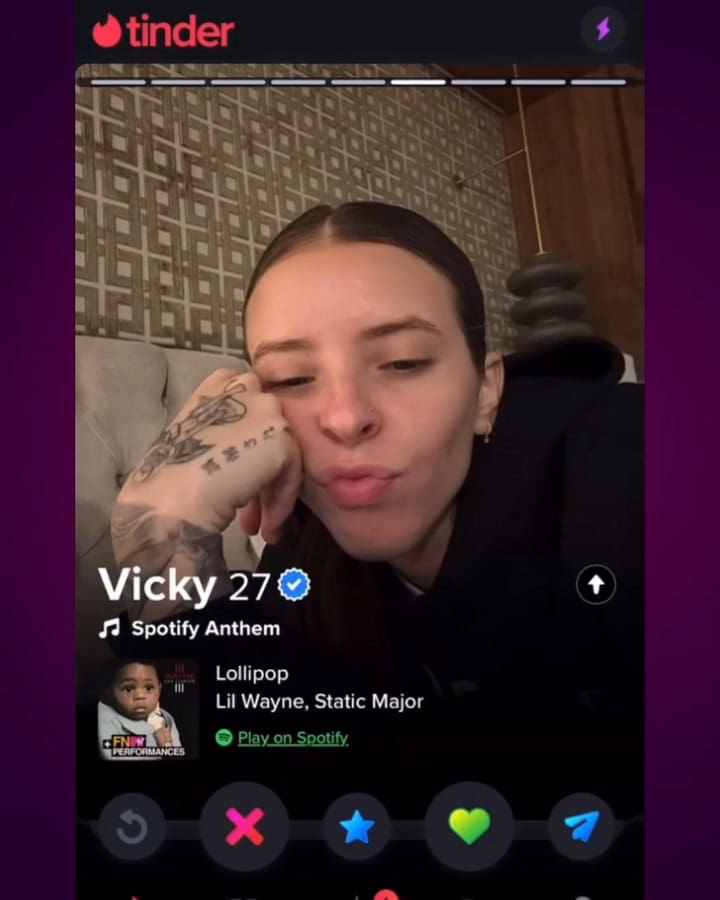 Así se ve el nuevo perfil de Tinder de Young Miko (Video: TikTok @youngmikoinfo)
