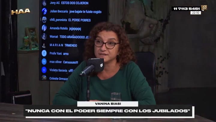 Fuerte cruce entre Vanina Biasi y Manu Jove