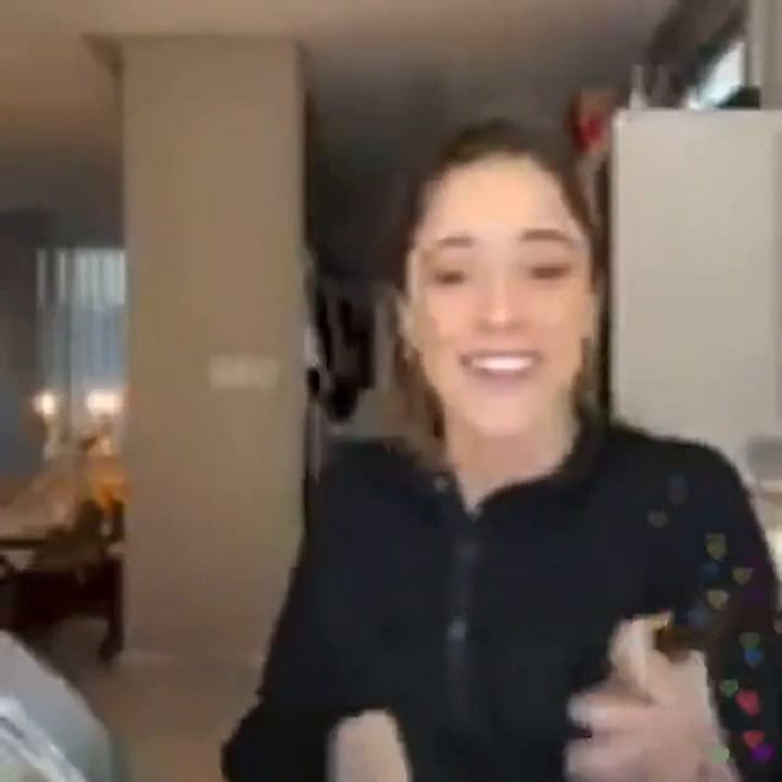 Tini Stoessel respondió a las críticas sobre su ombligo.