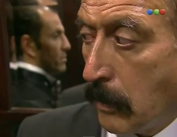 Medina y el beso más importante en Los simuladores - Fuente: Telefe