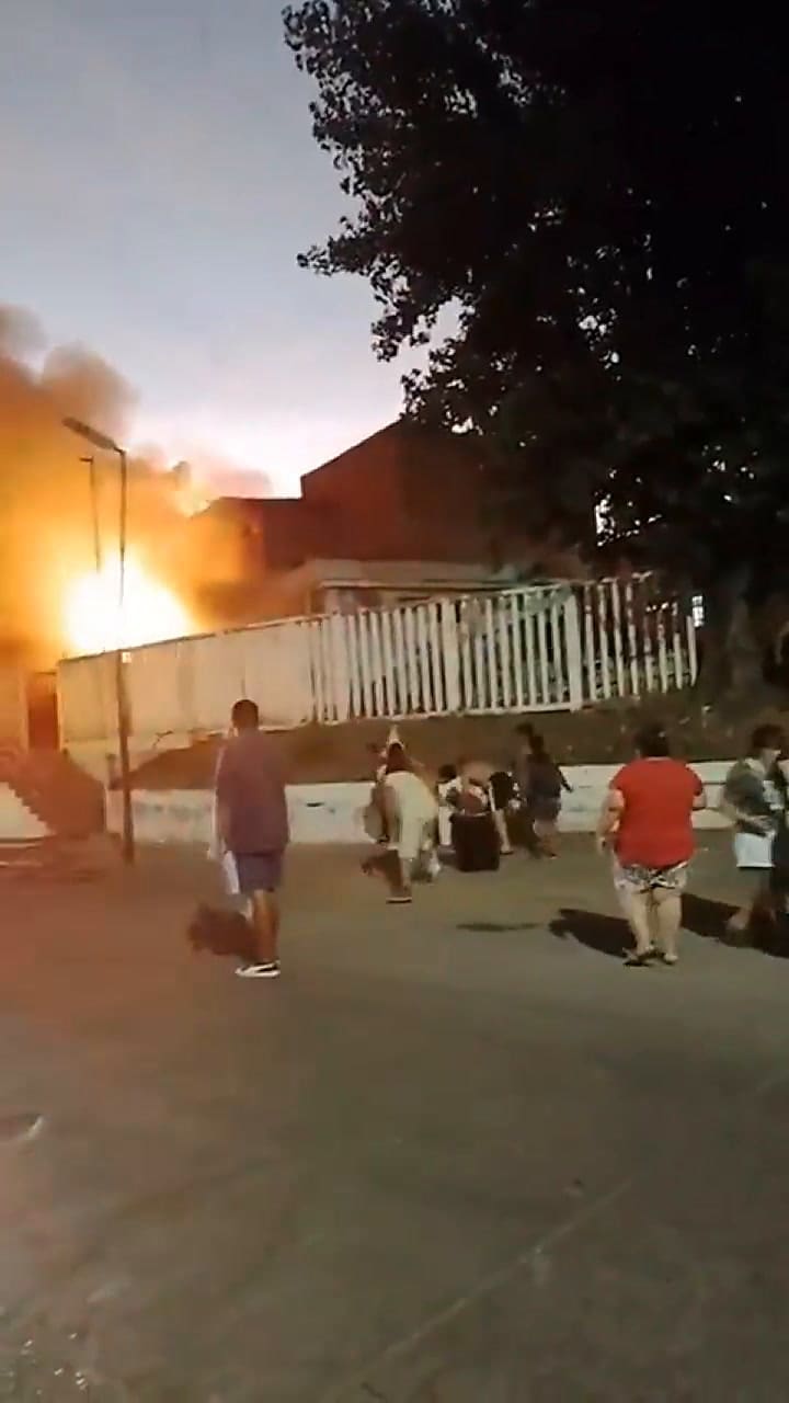 Así se quemó la vieja estación de trenes de Villa Fiorito