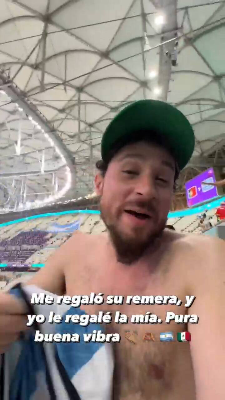 Luisito Comunica se pone la camiseta argentina luego de la derrota de México