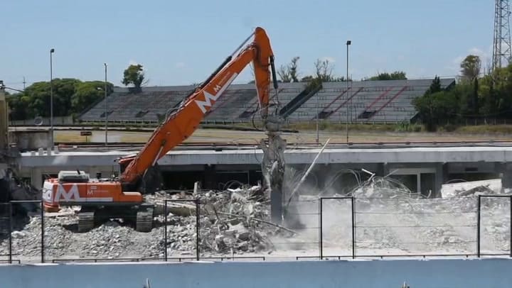 Así avanzan las obras en el autódromo Oscar y Juan Gálvez: los viejos boxes fueron demolidos