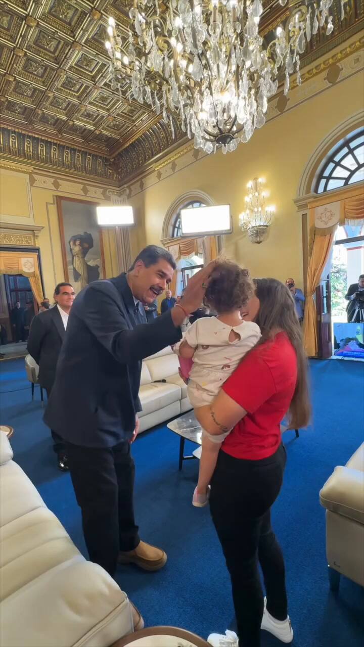 Así fue el reencuentro de Maikelys Espinoza Bernal con su madre en Caracas