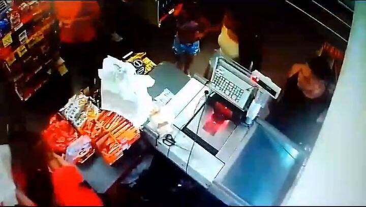 Una familia en La Plata atacó a empleadas de un almacén