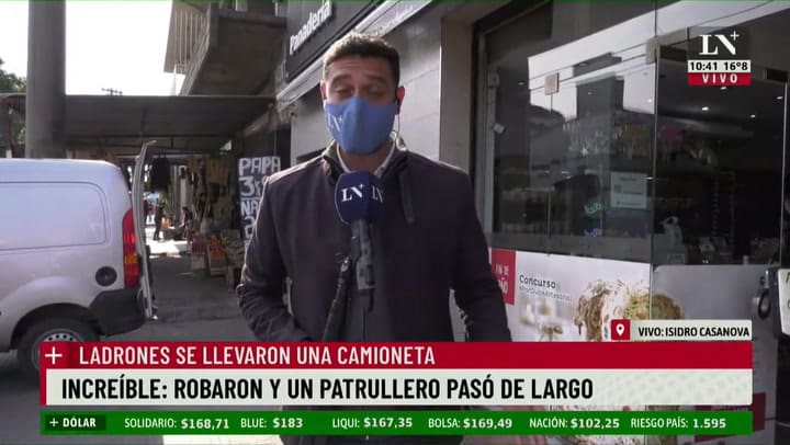 Robo en Isidro Casanova con un patrullero a metros de distancia