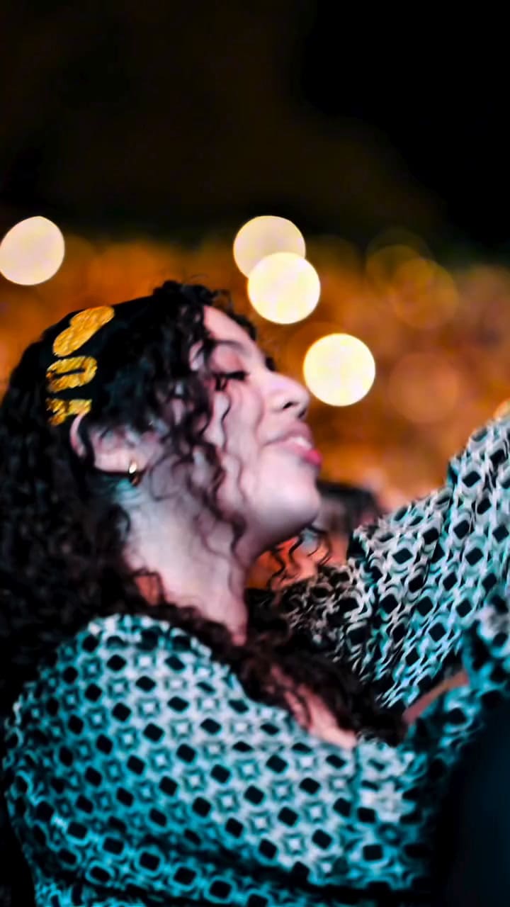 De cada país que visita y donde ofrece un show, el cantante sube un video a sus redes sociales