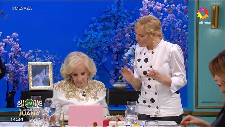 Casi se le cae el plato a Jimena sobre Mirtha