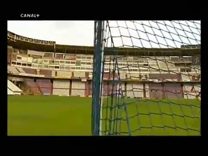 Jeque Al-Ahmad Al-Sabah entra al campo de juego Francia vs Kuwait Mundial 1982