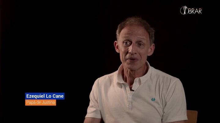 Los Premios Obrar brindaron una distinción a los papás de Justina por su campaña