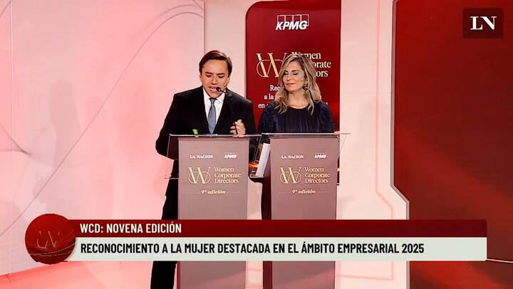 Premiación en el reconocimiento a la mujer destacada en el ámbito empresarial 2025
