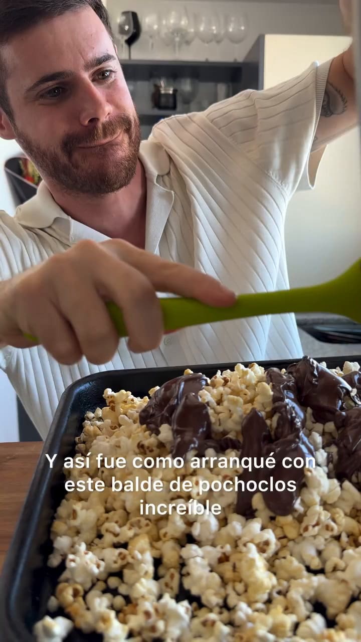 Gastón Soffritti cocinando a su nueva novia
