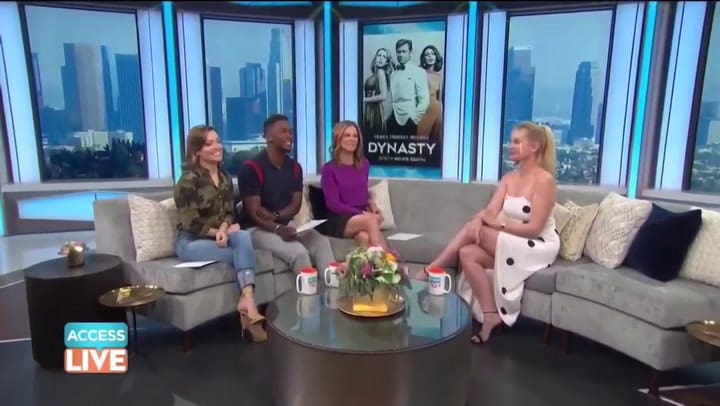 Nicollete Sheridan Legs en el programa Access Live - Fuente: YouTube