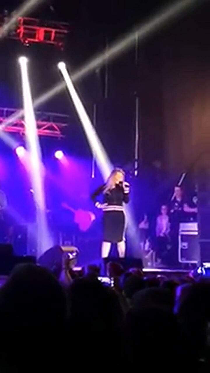 Amaia Montero y un recital para el olvido - Fuente: YouTube