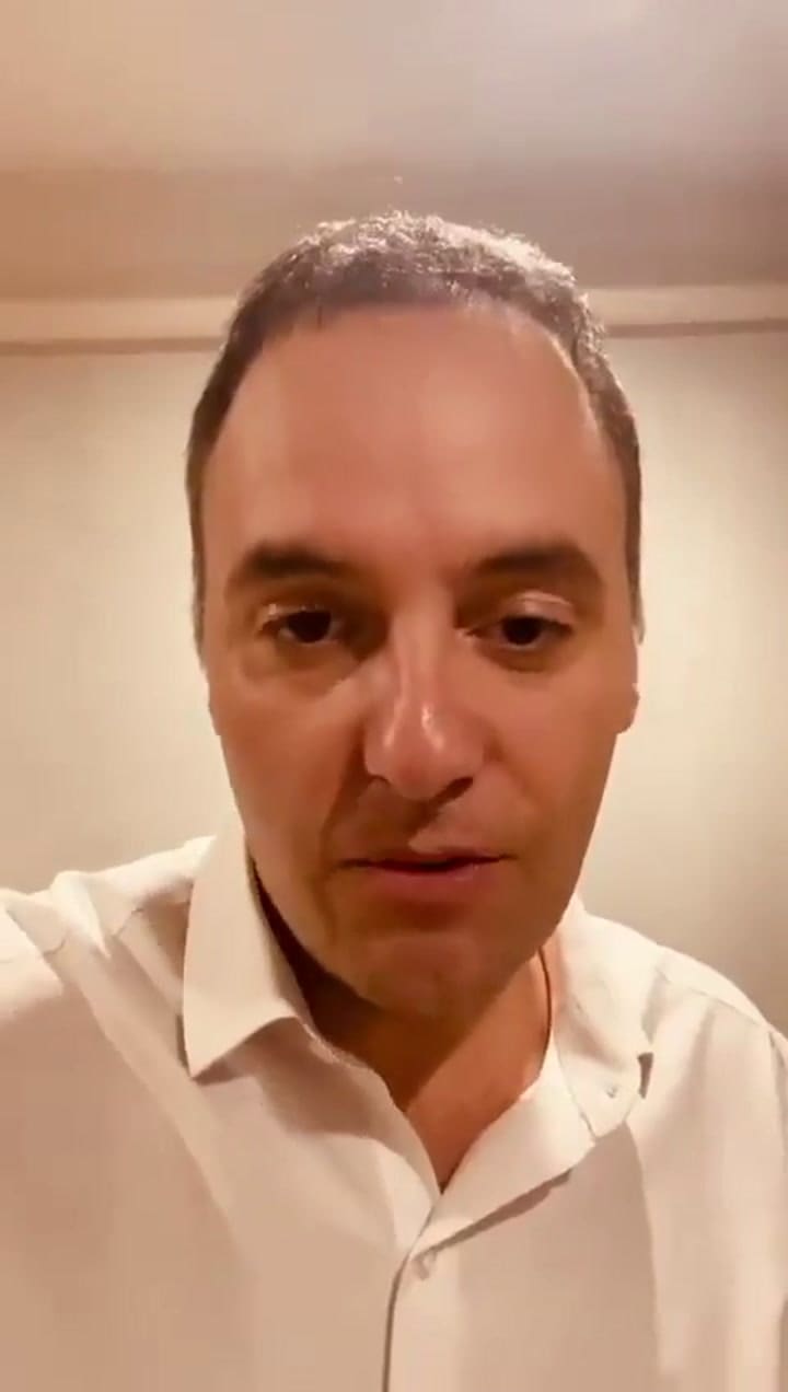 Adorni promociona el instituto de Mauricio Novelli, en 2022