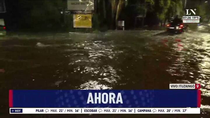Calles inundadas en Ituzaingó por las fuertes tormantas