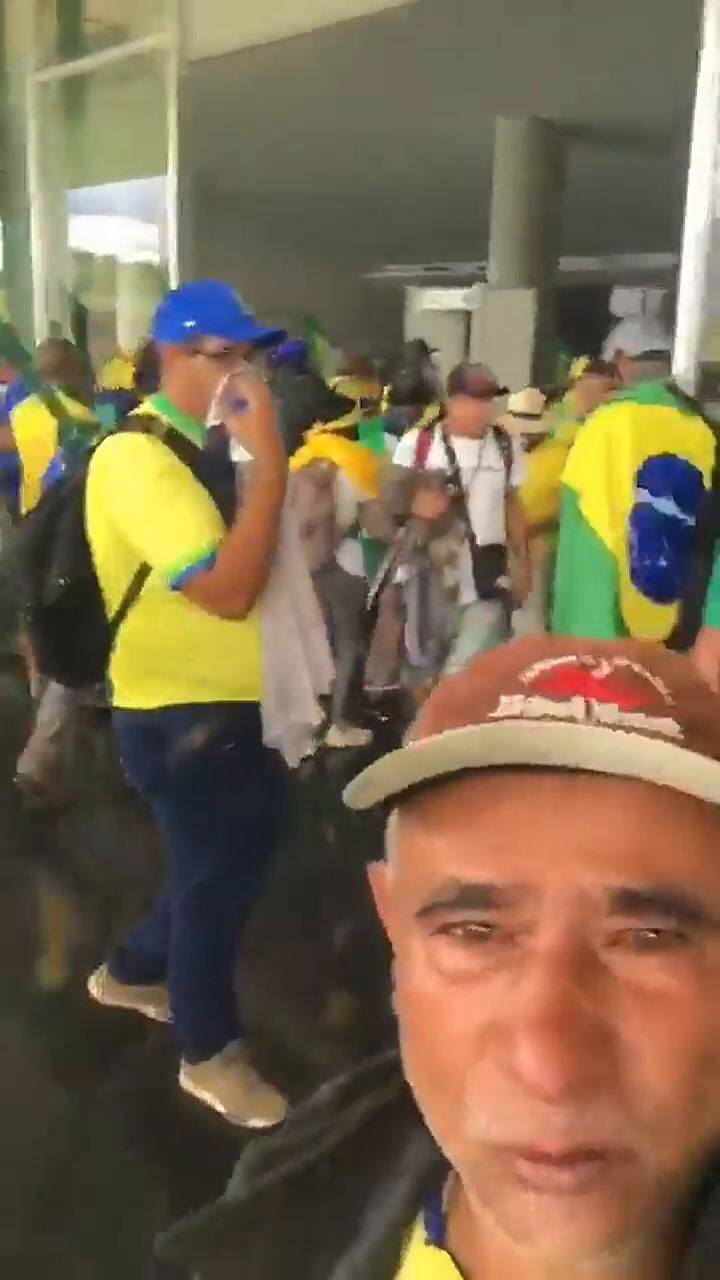 Así los seguidores de Jair Bolsonaro ingresaron a los edificios de los tres poderes