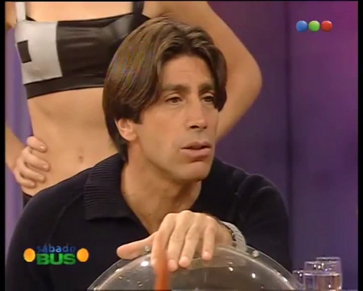 Héctor Anglada y su paso por Sábado Bus. El actor contó cómo comenzó su carrera – Fuente: YouTube