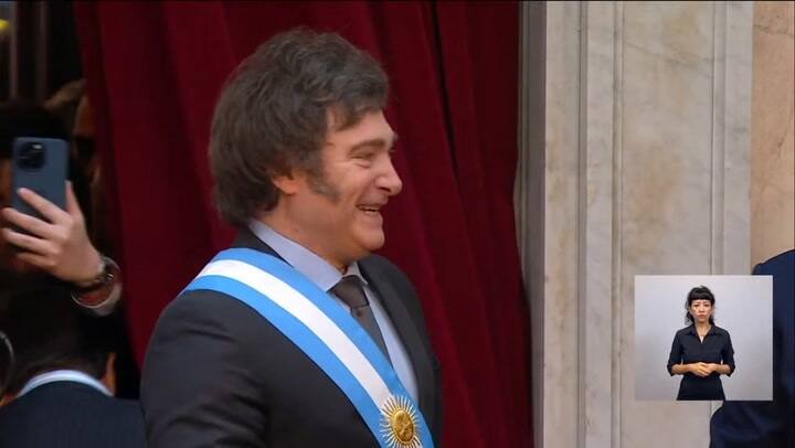 El saludo de Javier Milei a Mauricio Macri y gobernadores que asistieron a la jura presidencial