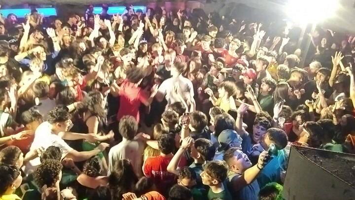 Noche de Grisú y láser en Bariloche