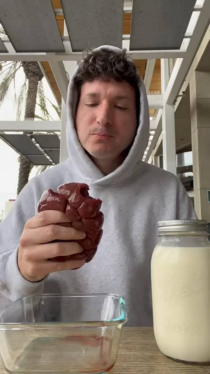 El experimento lleva más de 80 días y con él explora todo tipo de carnes crudas