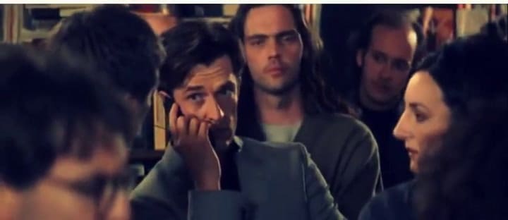 Julianne persigue a Michael