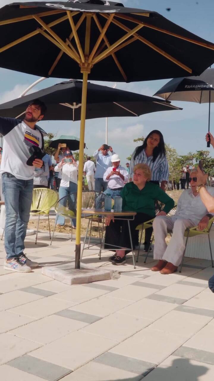 Así fue la inauguración de la estatua de Shakira