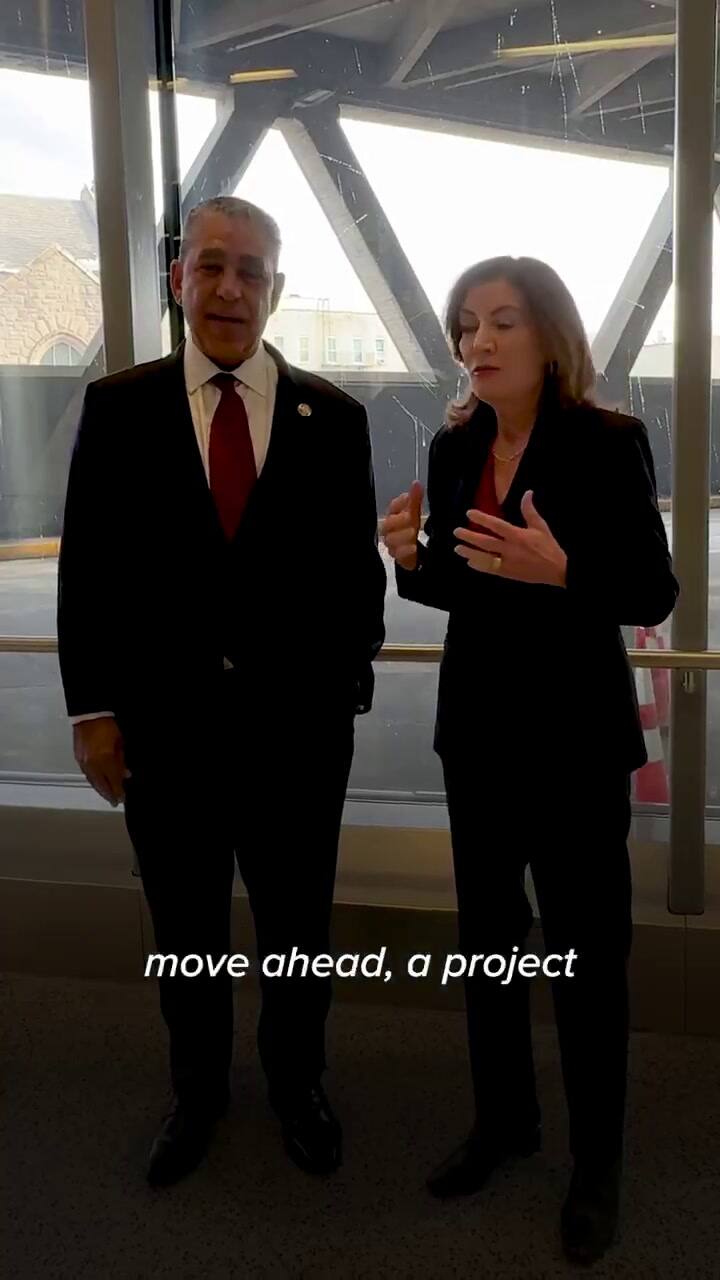 Hochul reclama a Trump la suspensión de financiación a un proyecto