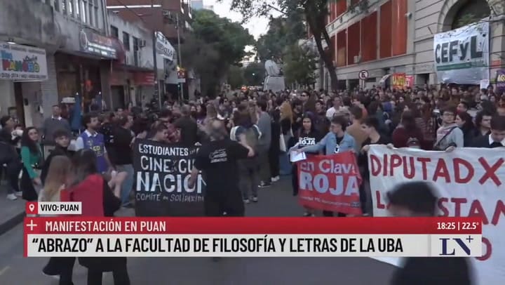 Abrazo A La Facultad De Filosofía Y Letras De La Uba