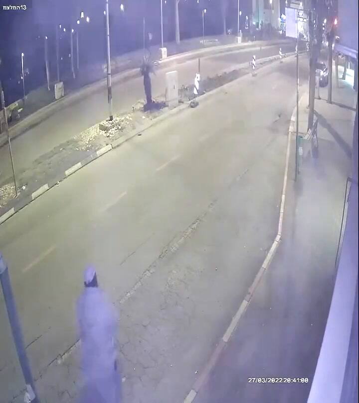 El ataque del terrorista fue capturado por las cámaras de seguridad de Tel Aviv