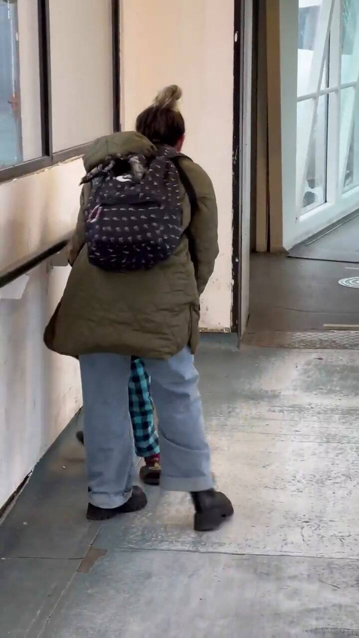 La tremenda caída de Jimena Barón en el aeropuerto que quedó filmada por su novio