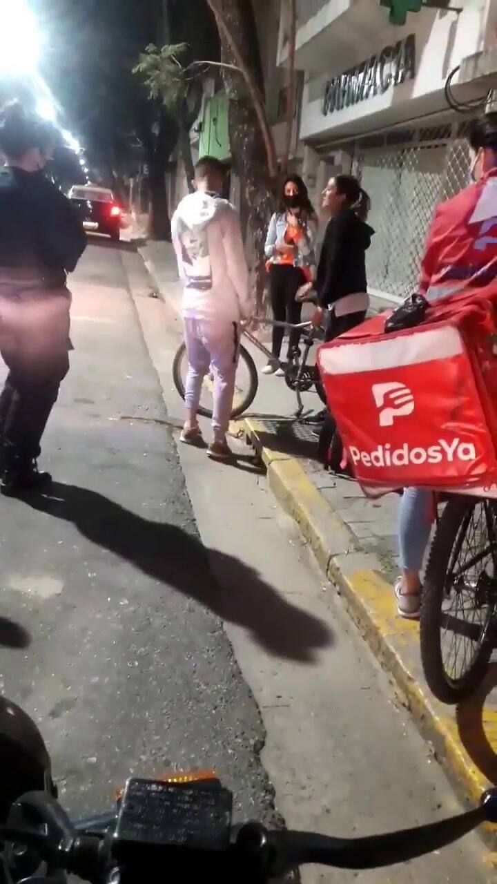 Solidaria: hizo un pedido, le robaron la bici al repartidor y le regaló la suya - Fuente: Twitter