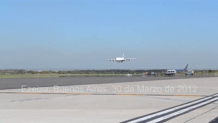 Imágenes de la visita del Airbus A380 en 2007 - Video: Fabio Baccaglioni