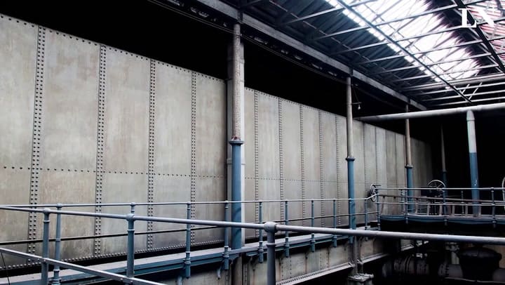 Qué tareas se realizaban en el Palacio de aguas y qué guarda hoy en su interior