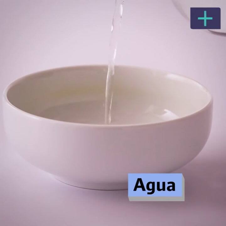 De esta forma limpiás el maquillaje que se pegó en tu ropa