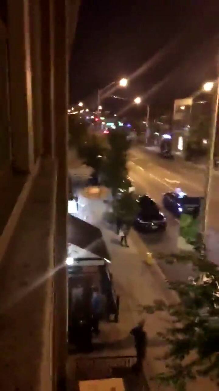 Así se vivió el momento del tiroteo que provocó tres muertos en Toronto - Fuente: Twitter