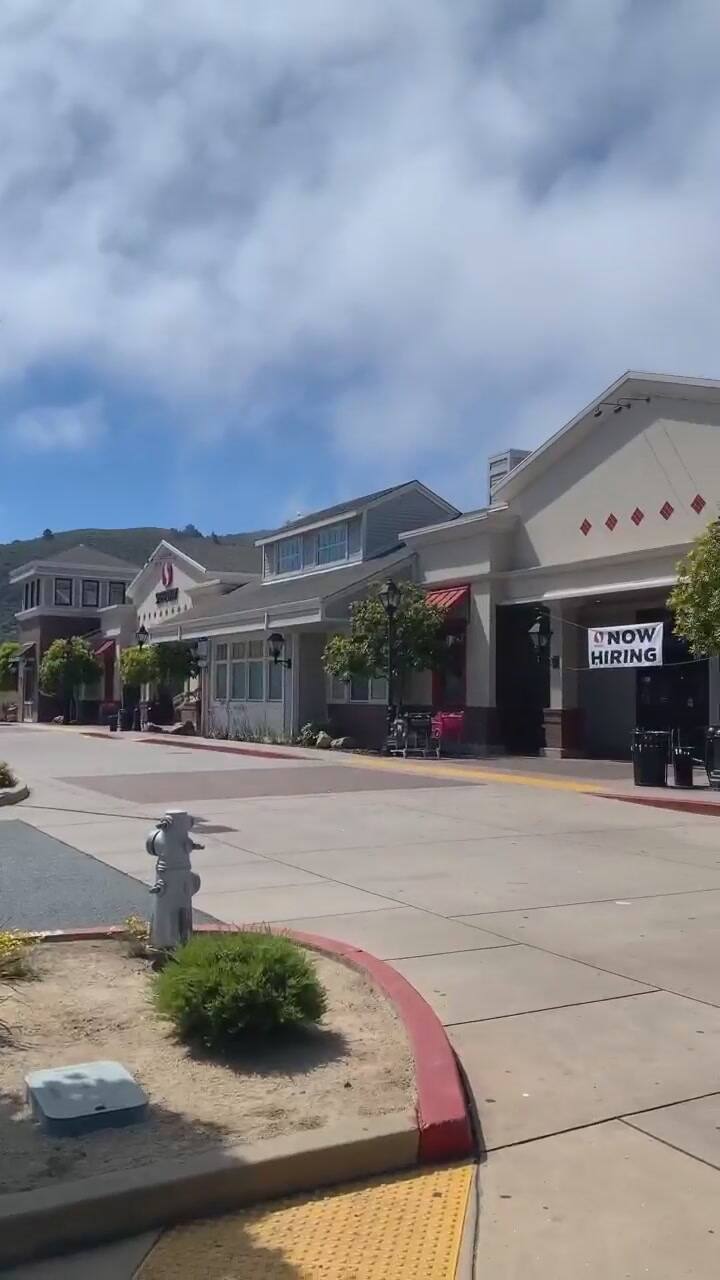 La vida de dos británicos que remodelaron una van para cumplir su sueño