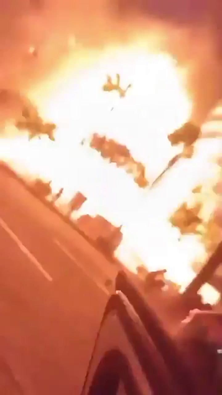 El momento en que explotó el auto en Guayaquil