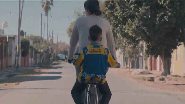 "Volver a casa", el emotivo video relatado por Di María