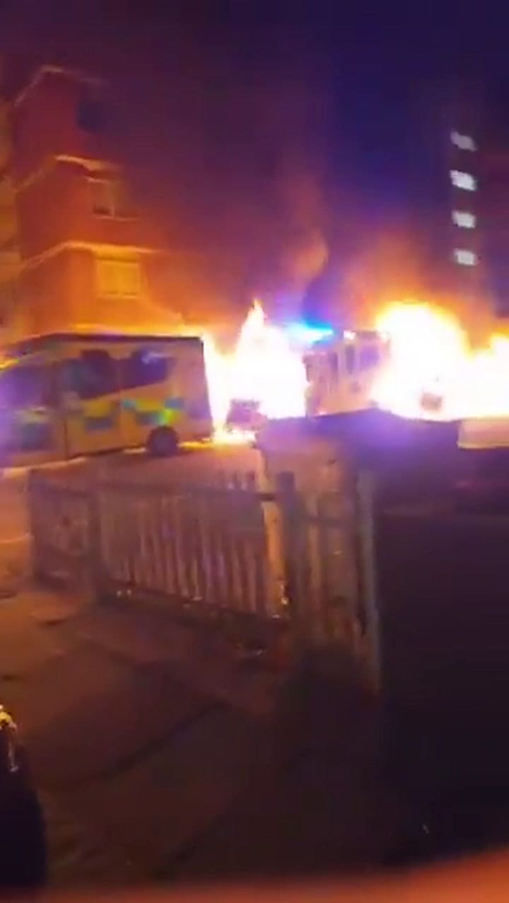 A polícia disse que o incêndio da ambulância foi considerado um crime de ódio anti-semita