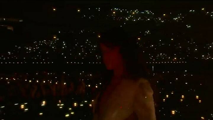 Shawn Mendes y Camila Cabello actuando por primera vez 'Señorita' en los premios. Fuente: Twitter