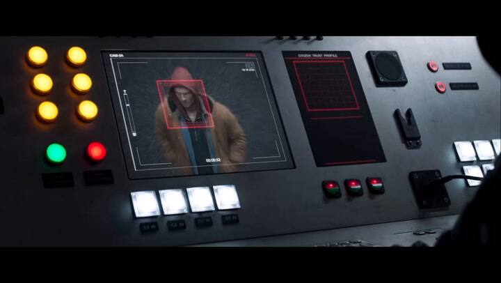 La nueva versión sitúa la acción en un futuro donde los concursantes luchan por sobrevivir ante una audiencia sedienta de sangre