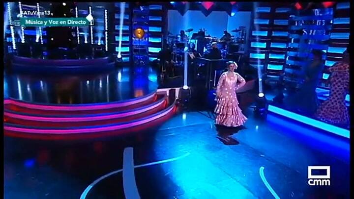 Una concursante de un reality show se desmayó en plena presentación