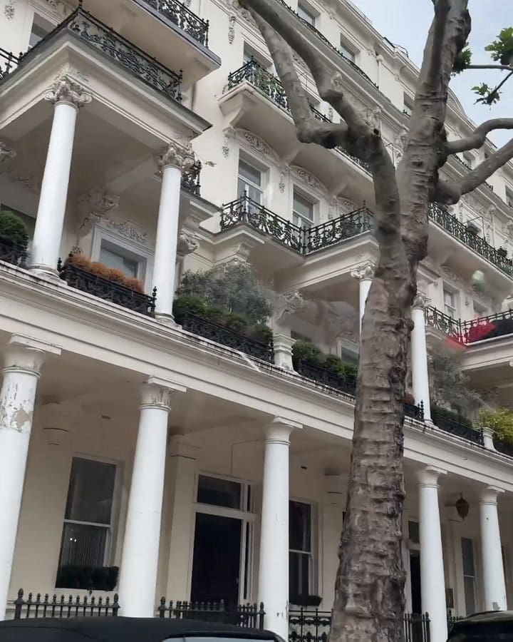 Pampita recorrió la ciudad de Londres junto a sus amigas y compartió un video desde el auto