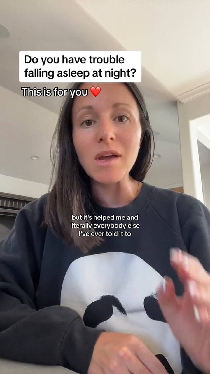 Una usuaria de TikTok contó su particular método para dormirse