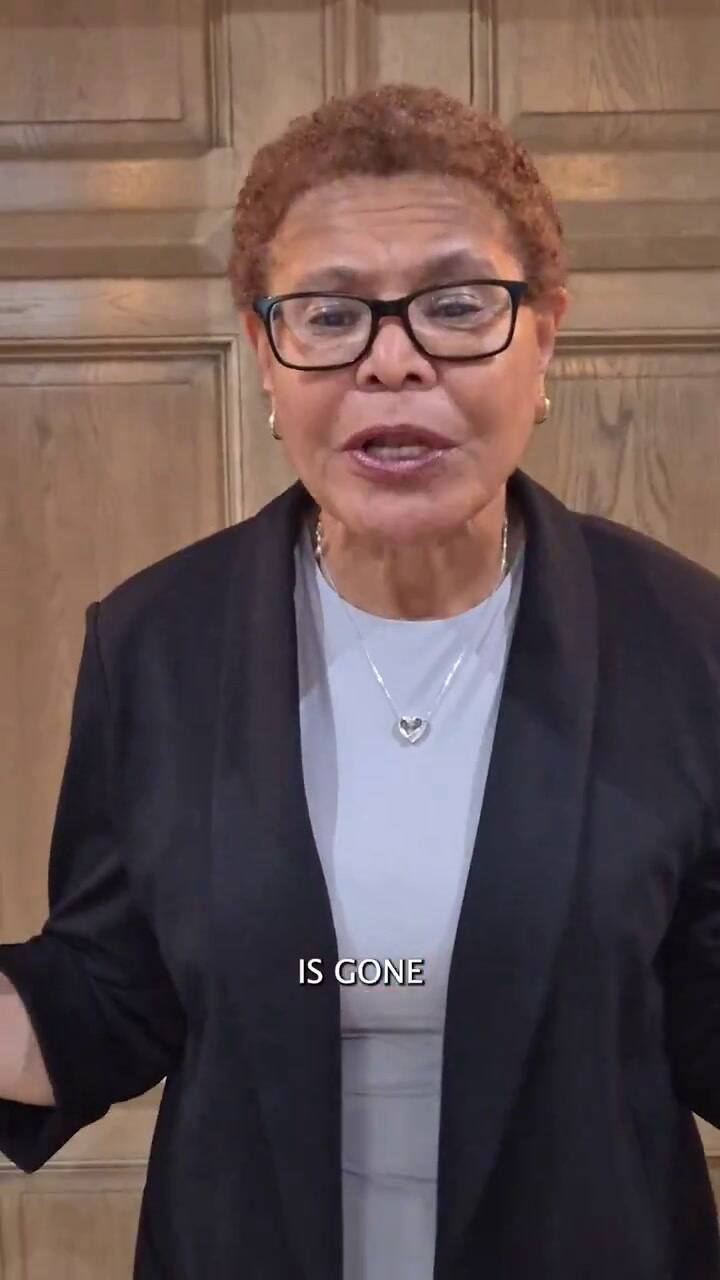 Karen Bass celebra la posible jubilación de Gregory Bovino