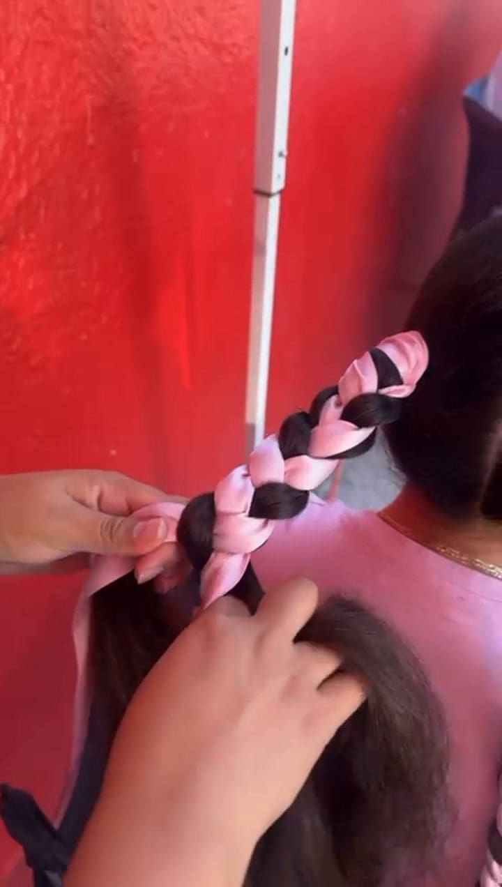 Trenzas Amigas: la historia de Krystal Ramírez y su iniciativa pacífica frente a las redadas migratorias